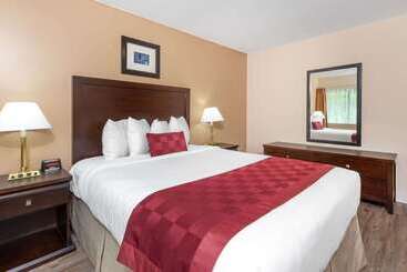 Отель Ramada By Wyndham Coquitlam