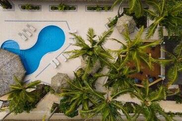 هتل Club Raro Resort  Adults Only