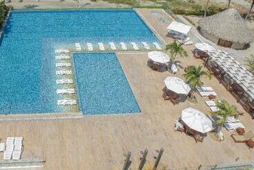 בית מלון כפרי Tamaca Beach Resort