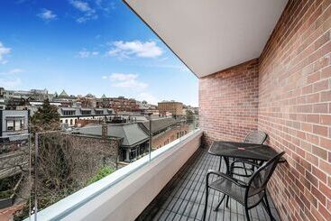 Victoria Regent Waterfront Hotel & Suites