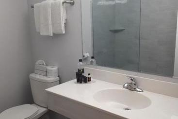 هتل Westwood Inn  And Indoor Water Park