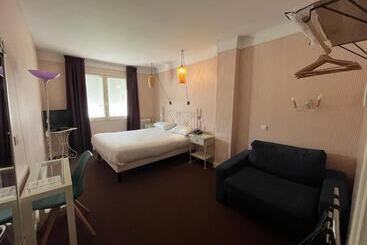 Отель Grand Hôtel Niort Centre