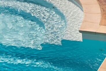 هتل Hôtel L Arena