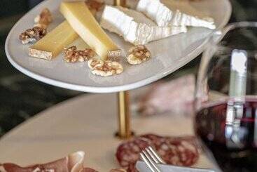 בית מלון כפרי Ermitage De Corton   Teritoria