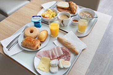 Отель Kyriad Paris Est  Bois De Vincennes