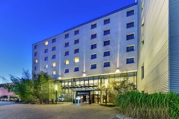 هتل NH Stuttgart Airport