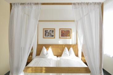 Land  Und Golfhotel Alte Fliegerschule