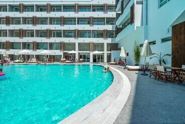 فندق Castellum Suites   All Inclusive