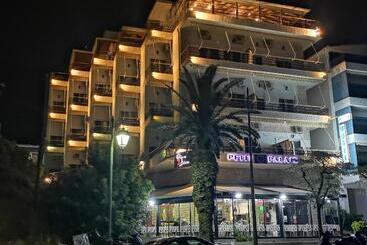 Отель Petit Palais