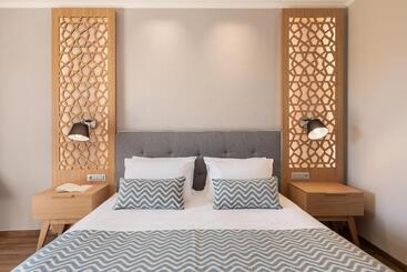 Отель Pilot Beach Resort