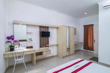 פנסיון Reddoorz @ Jatiwaringin