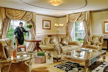 호텔 Hayfield Manor