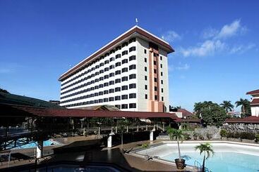 בית מלון כפרי Horison Ultima Bandung