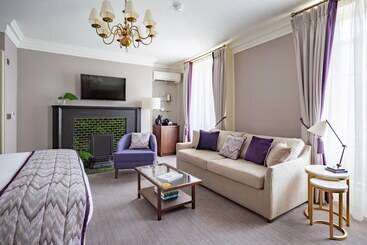 בית מלון כפרי Trinity Townhouse