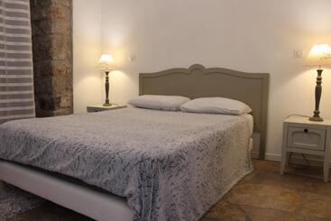 Отель Hôtel Burlatis