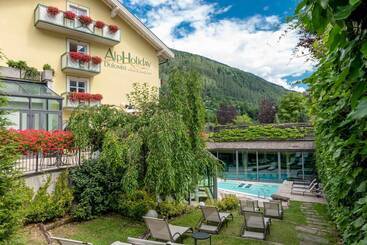 בית מלון כפרי Alpholiday Dolomiti Wellness & Family