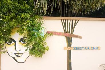 פנסיון Zeestar Inn