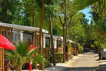 ホテル Camping Beauséjour