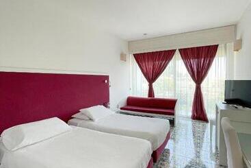 هتل Regina Cristina