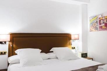 پانسیون Pensión Boutique Caravan Cinema