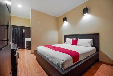 פנסיון Reddoorz Near Pantai Tanjung Pendam