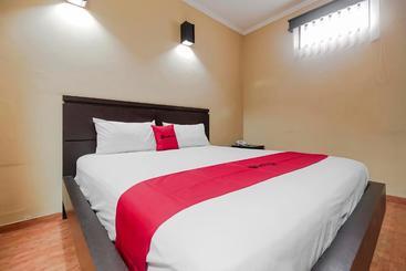 پانسیون Reddoorz Near Pantai Tanjung Pendam