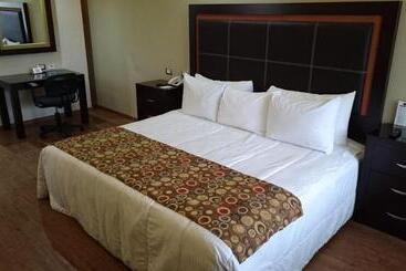 Quinta Dorada Hotel & Suites