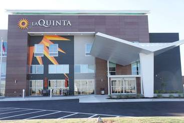 هتل La Quinta Inn & Suites By Wyndham Perry