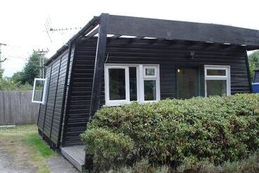 קוטג'' Broxbourne Riverside Chalets