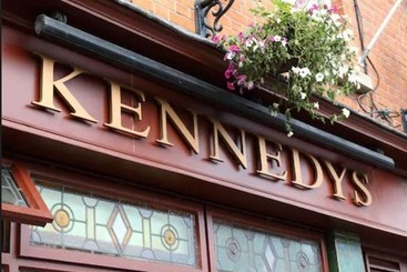 مسافرخانه Kennedy S Pub Drumcondra