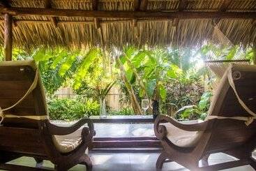 Отель Banana Beach