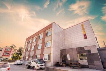 פנסיון Jeju Samda Hostel