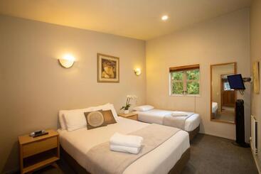 Cranbury Court Apartments