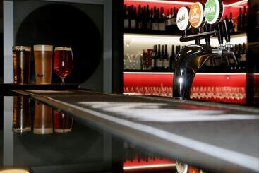 هتل Carnmore Chateau Marlborough