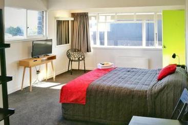 هتل The Hibernian Studio Apartments   4 Latter Street