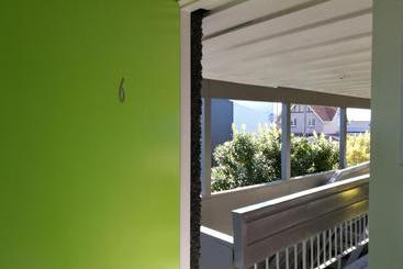 هتل The Hibernian Studio Apartments   4 Latter Street