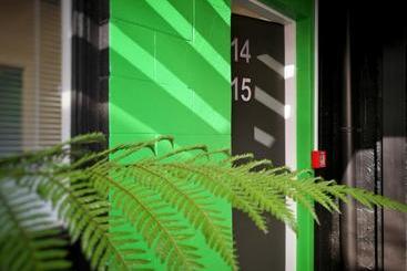 هتل The Hibernian Studio Apartments   4 Latter Street