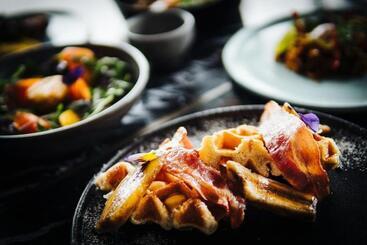 هتل Kamana Lakehouse