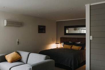 Отель Maruia River Retreat