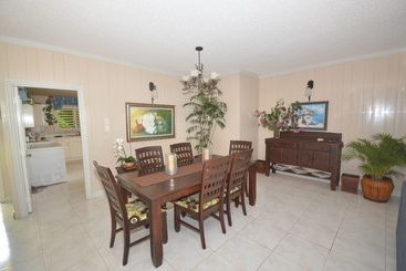 Idleawile Villa, 5br By Jamaican Treasures