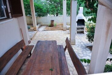 膳宿费 Apartments Cola