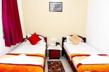 پانسیون Satiya Guest House