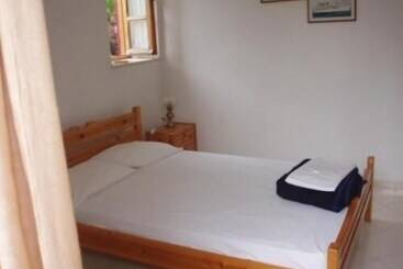 膳宿费 The Schoolmistress With The Golden Eyes