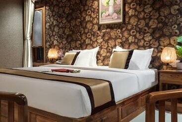 هتل Golden Topaz Resort