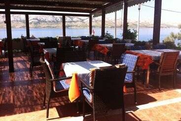 פנסיון Pansion Laguna