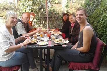 تختخواب و صبحانه Pradhan House   Home Stay With Garden