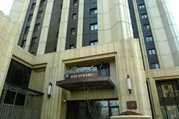 Dalian Xinghai Ingres Garden Apartment