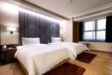 Kuanrong Luxury Suites Hotel   Daping Times Square