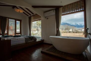 Yunzhong Baisha Lijiang Inn