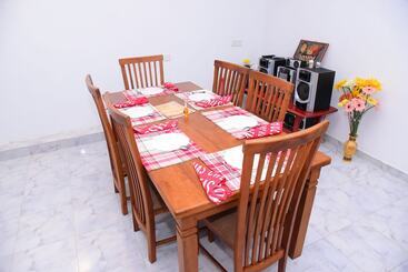 فندق White Villa Airport Transit